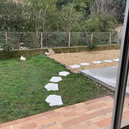 appartement très calme proche commodités Appartamento *